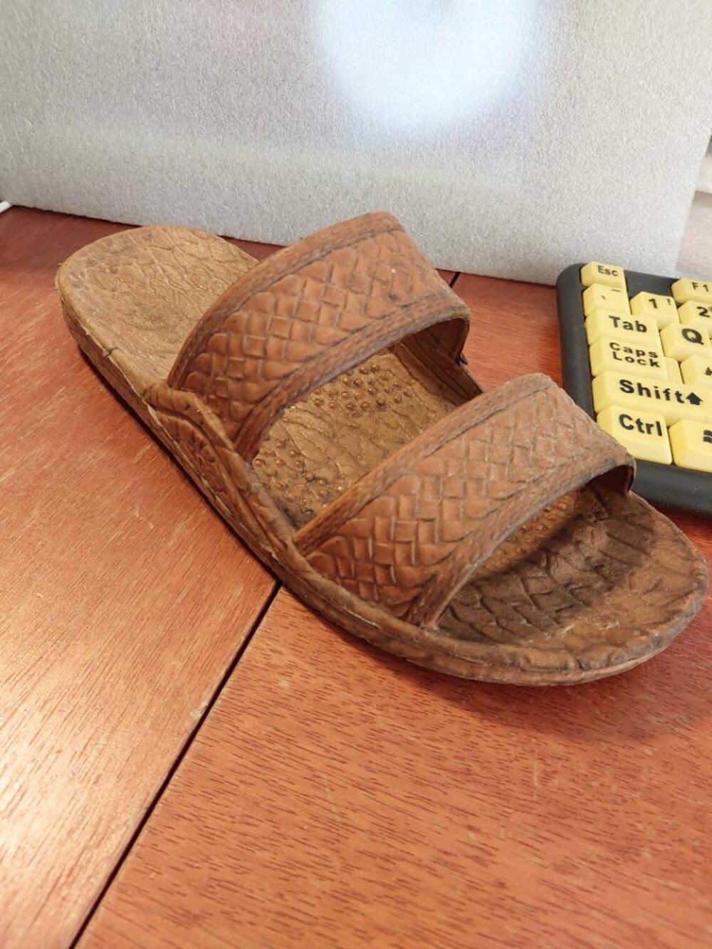 Pali Hawaii Jandals Dali Tiki Textured Unisex Slip On Tan Size US 6